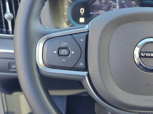 Used 2025 Volvo XC60 B5 Core image 15