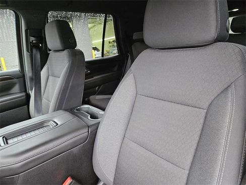 Used 2024 GMC Yukon SLE image 11