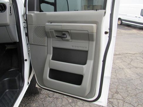 Used 2023 Ford E-450 and Econoline 450 Super Duty w/ Power Windows & Locks Group image 12