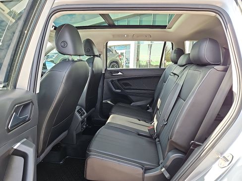 Certified 2023 Volkswagen Tiguan SE w/ Panoramic Sunroof Package image 9