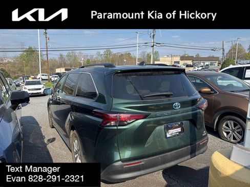 Used 2021 Toyota Sienna XLE image 9