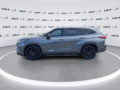 Used 2023 Toyota Highlander XLE FWD image 5