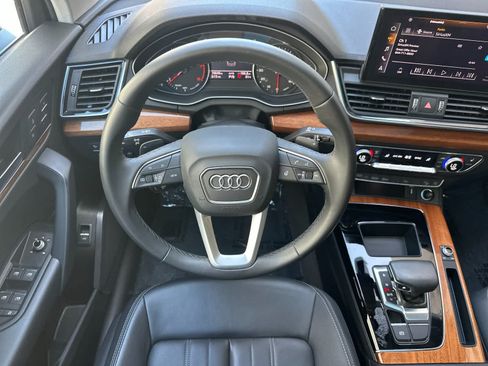 Used 2023 Audi Q5 2.0T Premium w/ Convenience Package AWD/4WD image 14