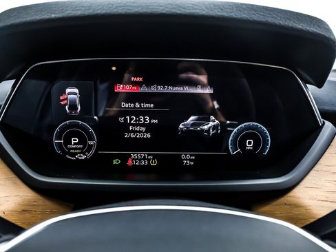 Used 2022 Audi e-tron GT Premium Plus image 20