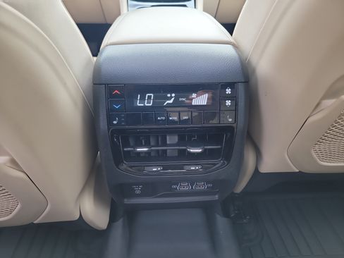Used 2024 Jeep Grand Cherokee L Limited w/ Luxury Tech Group II RWD image 18