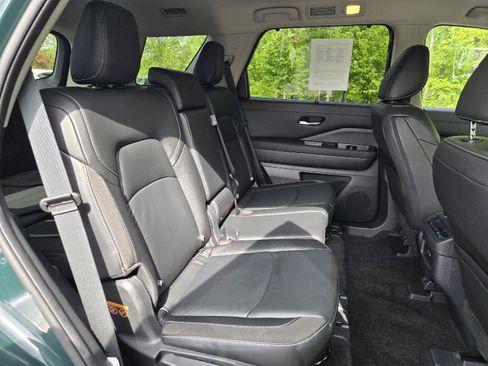 Used 2025 Nissan Pathfinder SL AWD/4WD image 28