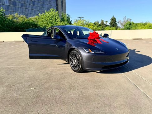 Used 2025 Tesla Model 3 Long Range RWD image 36
