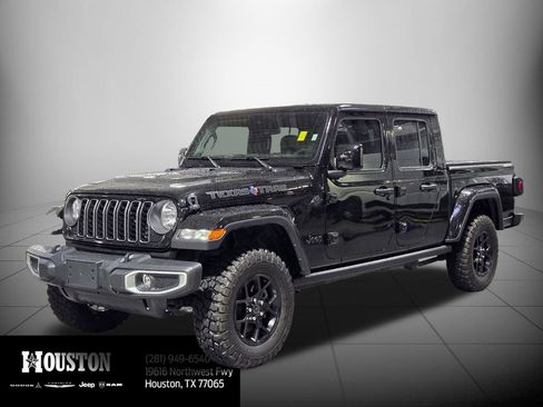 Used 2024 Jeep Gladiator Sport AWD/4WD image 9