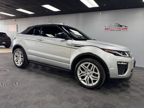 Used 2018 Land Rover Range Rover Evoque SE Dynamic image 2