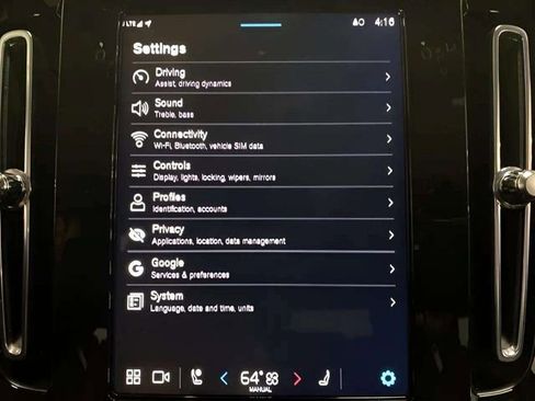 Used 2025 Volvo XC40 B5 Plus image 44