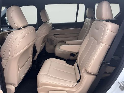 Used 2024 Jeep Grand Cherokee L Limited w/ Black Appearance Package image 8