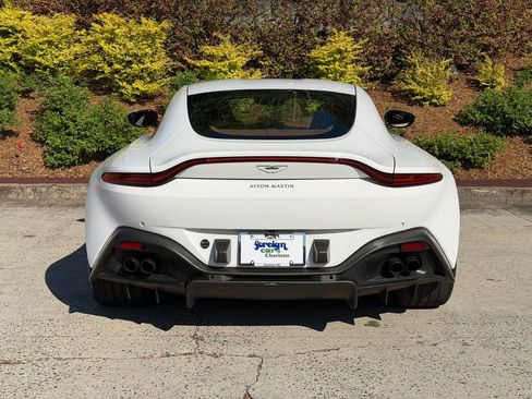 Used 2021 Aston Martin V8 Vantage Coupe image 15