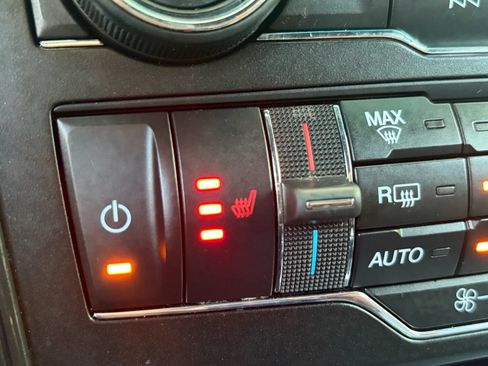 Used 2016 Ford Explorer XLT w/ Equipment Group 202A AWD/4WD image 26