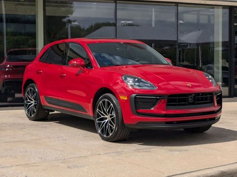 Certified 2025 Porsche Macan image 7