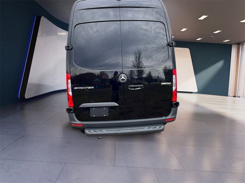 Used 2025 Mercedes-Benz Sprinter 2500 image 3