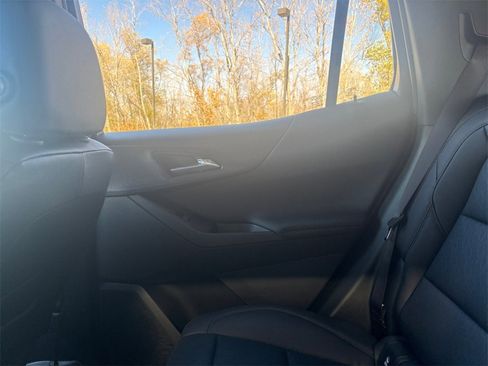 New 2026 Chevrolet Equinox LT w/ Convenience Package II image 16