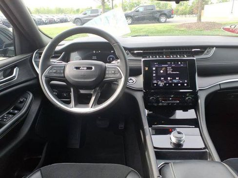 Certified 2024 Jeep Grand Cherokee Altitude AWD/4WD image 10