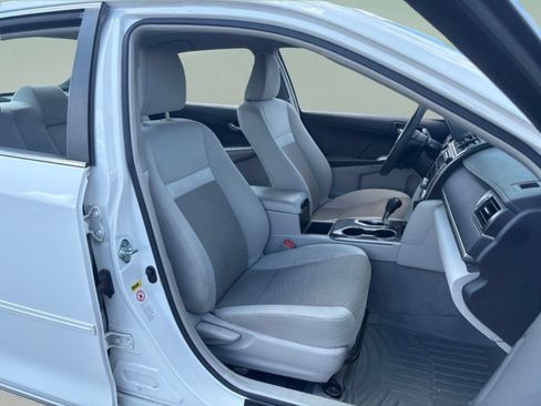 Used 2012 Toyota Camry LE FWD image 28