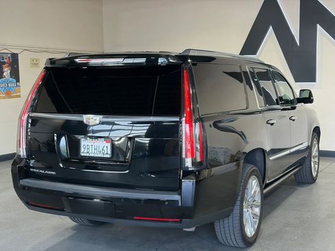 Used 2019 Cadillac Escalade ESV Premium Luxury AWD/4WD image 4
