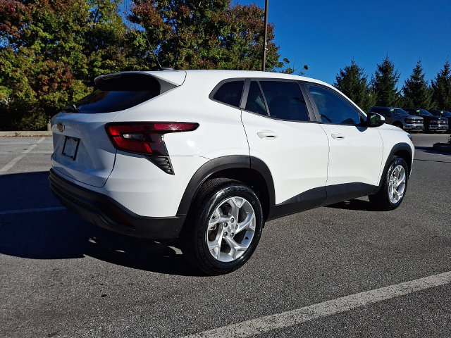 Used 2024 Chevrolet Trax LS w/ LS Convenience Package FWD image 6