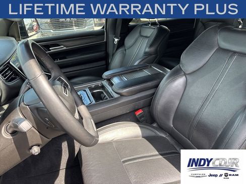 Used 2023 Jeep Wagoneer Series III w/ Preferred Equipment Group AWD/4WD image 7