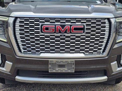 Used 2021 GMC Yukon XL Denali w/ Denali Ultimate Package AWD/4WD image 3