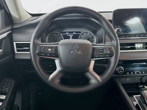 Used 2024 Mitsubishi Outlander SE image 18