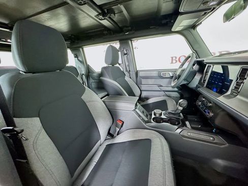 New 2025 Ford Bronco Base image 25
