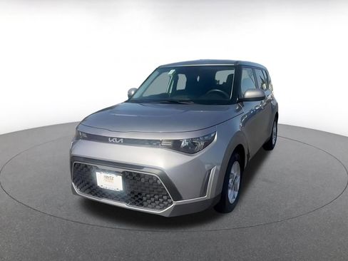 Used 2025 Kia Soul LX w/ LX Technology Package FWD image 7