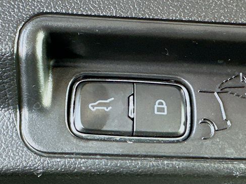 Used 2021 Ford Explorer XLT w/ Equipment Group 202A AWD/4WD image 30