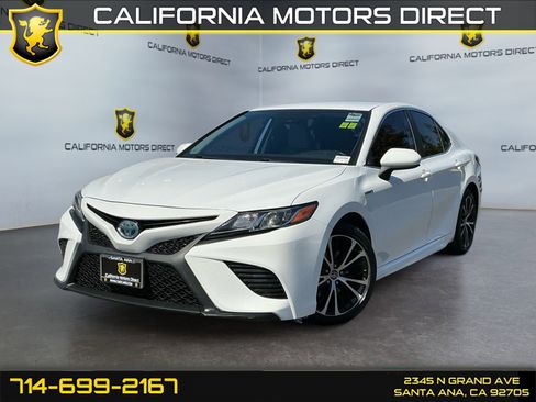 Used 2020 Toyota Camry SE FWD image 1