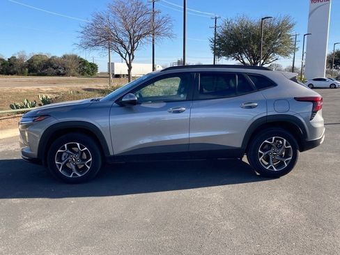 Used 2025 Chevrolet Trax LT w/ LT Convenience Package image 7