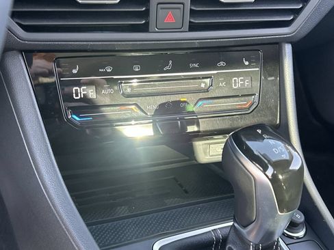 New 2026 Volkswagen Jetta SE FWD image 24