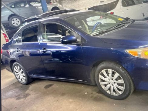 Used 2013 Toyota Corolla LE FWD image 3