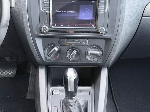 Used 2016 Volkswagen Jetta SE FWD image 32