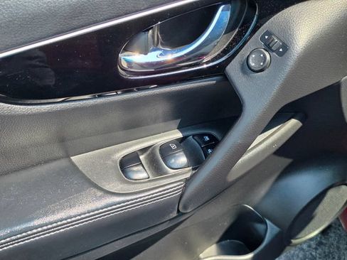 Used 2018 Nissan Rogue Sport SL FWD image 23