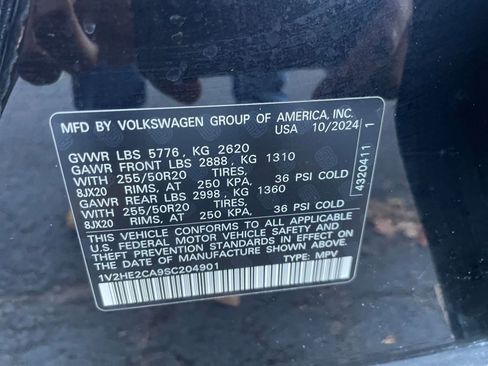 Used 2025 Volkswagen Atlas Cross Sport SE image 24