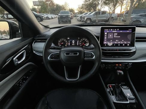 Used 2023 Jeep Compass Limited image 11