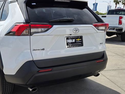 Used 2022 Toyota RAV4 XLE FWD image 5