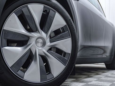 Used 2021 Tesla Model Y Long Range image 6