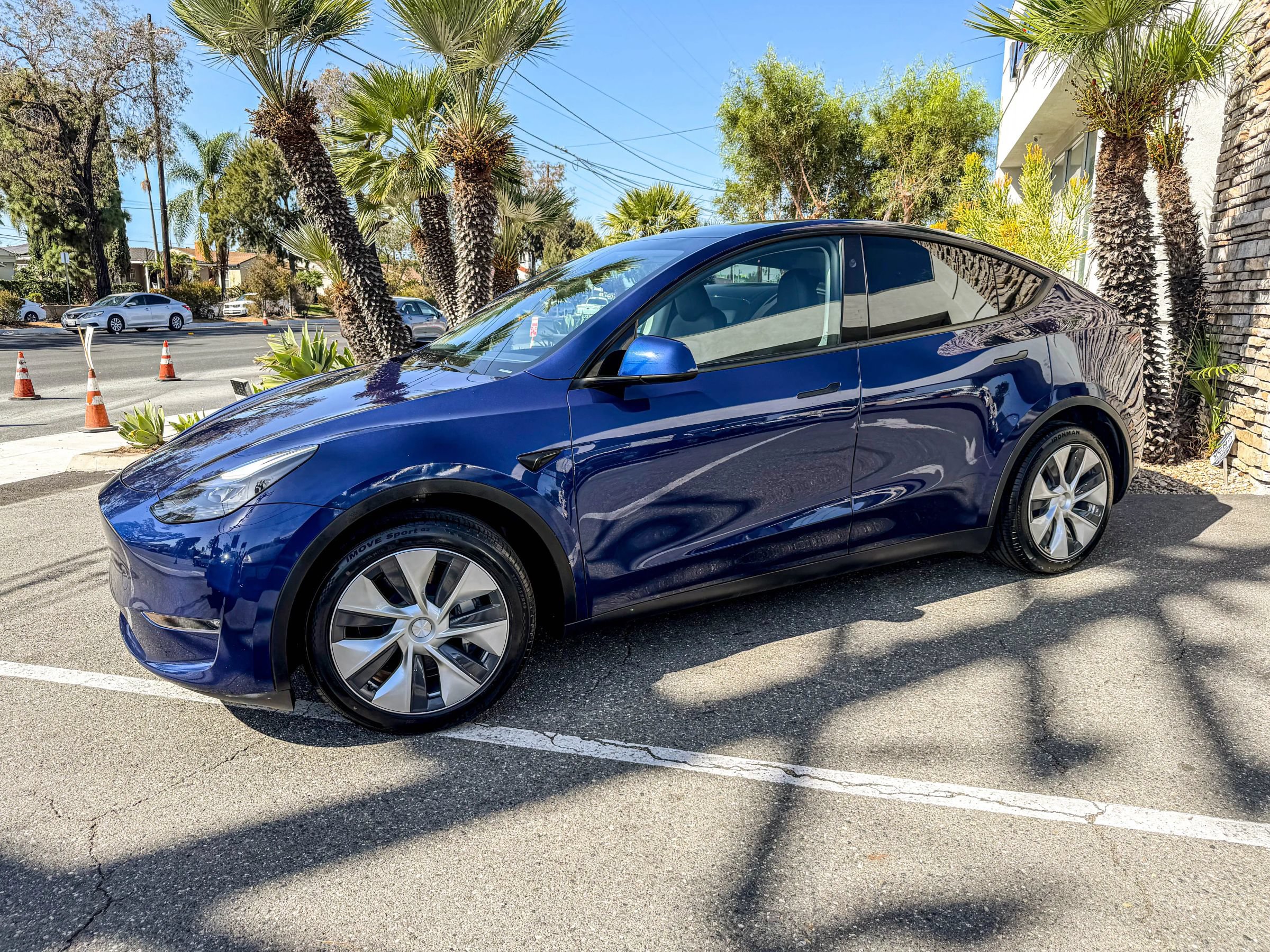 Used 2023 Tesla Model Y Long Range AWD/4WD image 5