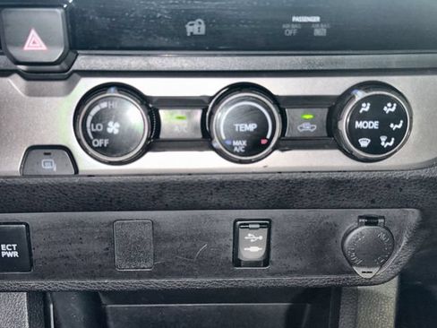 Used 2017 Toyota Tacoma SR w/ SR Convenience Package RWD image 19