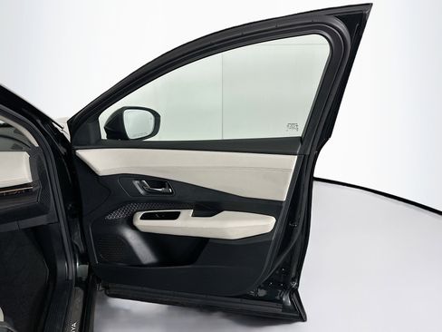 Used 2024 Nissan Ariya FWD image 35