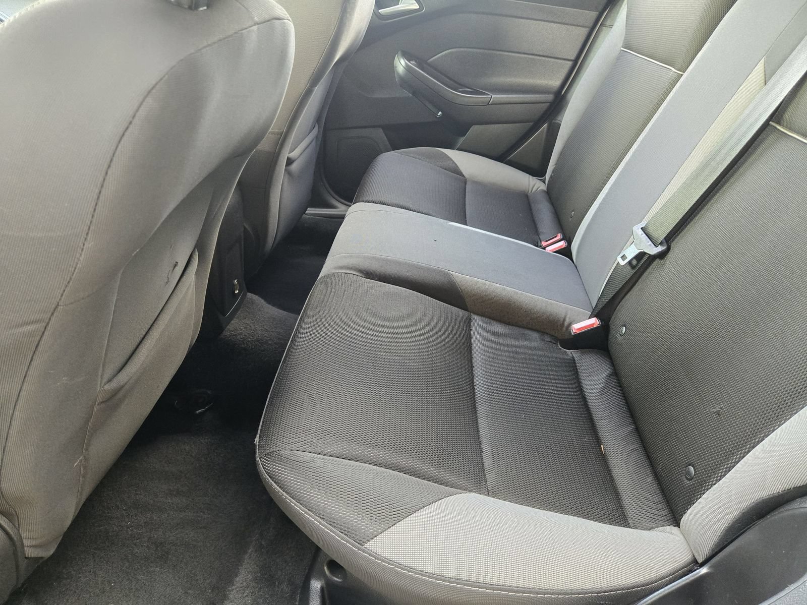 Used 2014 Ford Focus SE FWD image 30