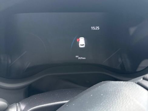 Used 2026 Toyota Sienna LE FWD image 4