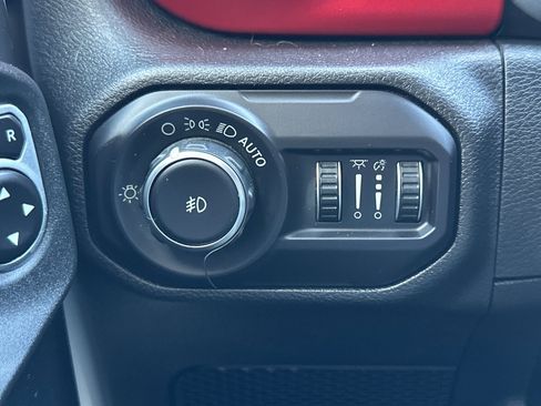 Used 2018 Jeep Wrangler Unlimited Rubicon AWD/4WD image 38