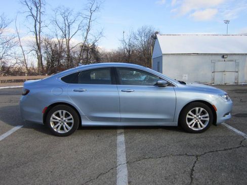 Used 2015 Chrysler 200 Limited w/ Convenience Group image 3