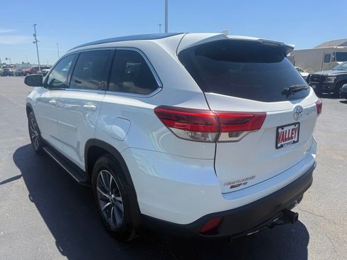 Used 2019 Toyota Highlander XLE AWD/4WD image 5
