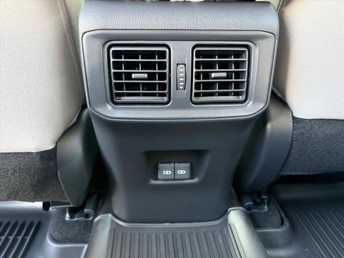Used 2025 Toyota RAV4 XLE AWD/4WD image 11