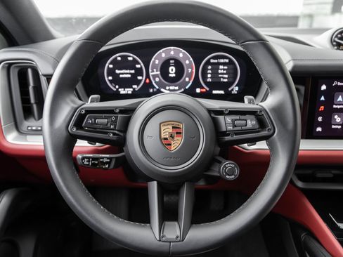 Certified 2025 Porsche Cayenne Coupe image 14